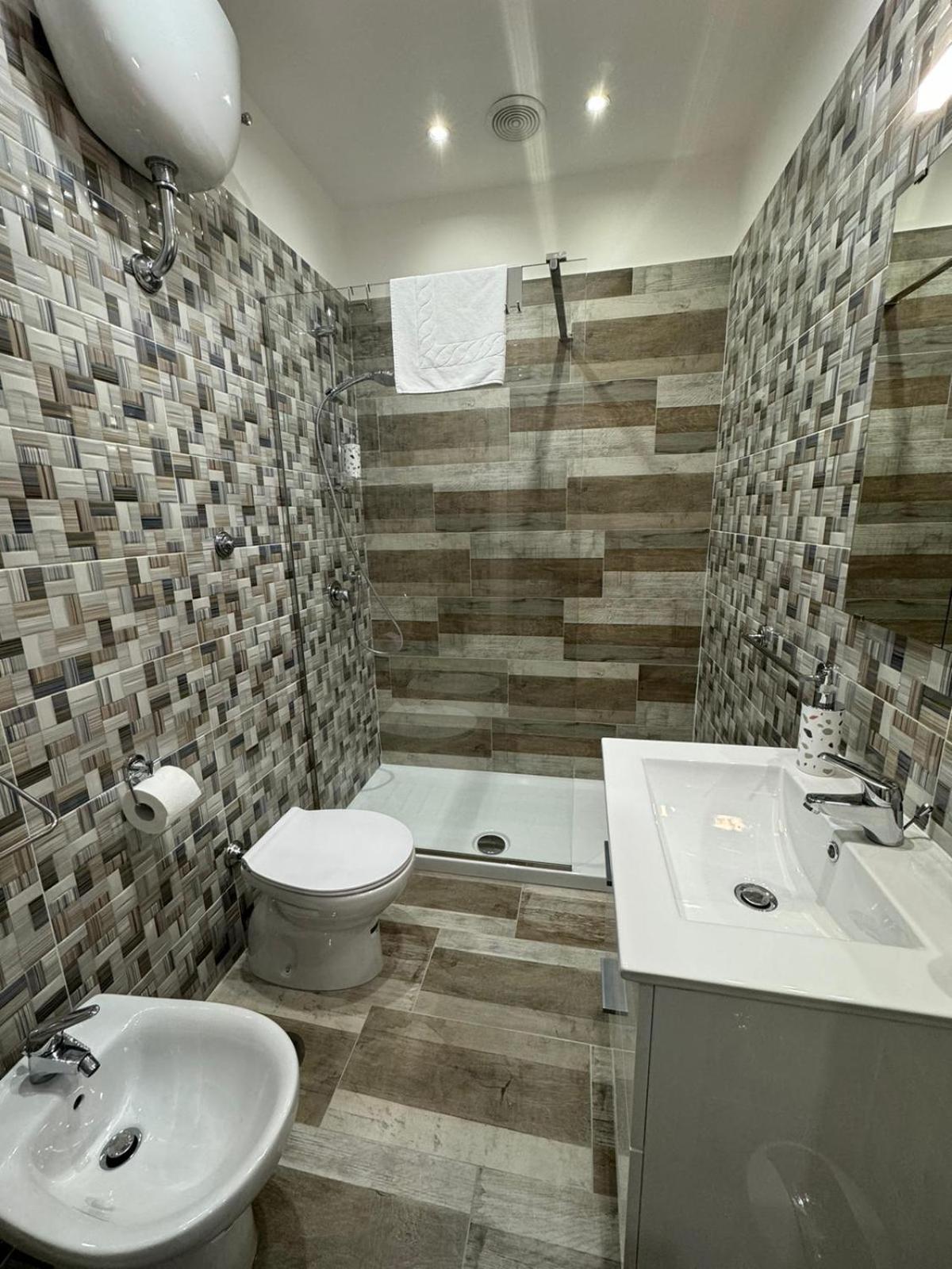 Hotel Punto House Ferrovia Neapol Zewnętrze zdjęcie